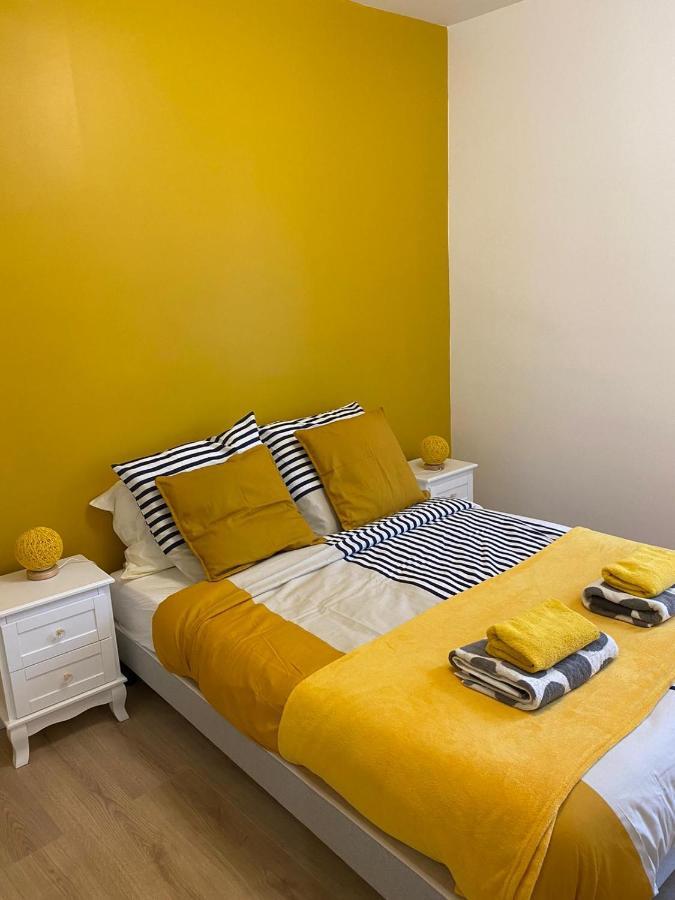 Grand F4 De 71M2 Pour 6 Personnes En Plein Centre Ville Arpajon Eksteriør bilde